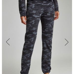 Monrow Camo Sweatpants